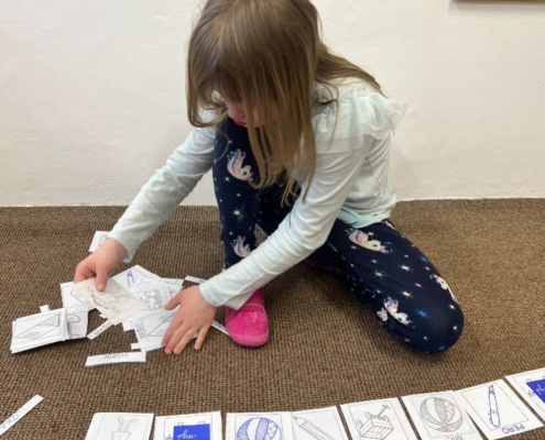 matematika, český jazyk, malování, sociální dovednosti, terapie loutkou