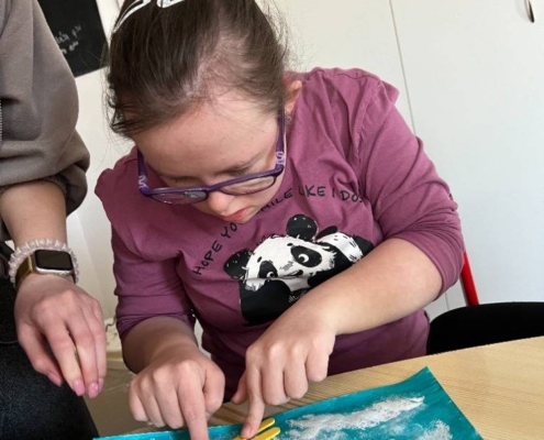 matematika, český jazyk, malování, sociální dovednosti, terapie loutkou