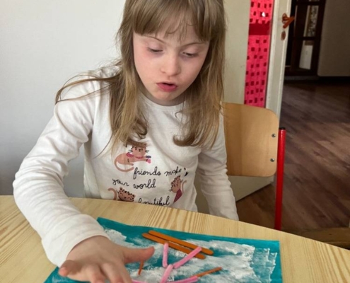 matematika, český jazyk, malování, sociální dovednosti, terapie loutkou