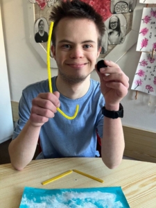 matematika, český jazyk, malování, sociální dovednosti, terapie loutkou