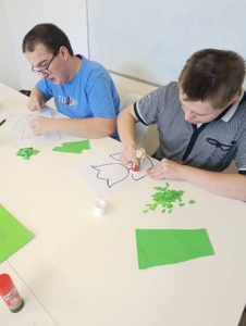 Po kině jsme si s klukama vyrobili vlastní květinky