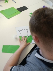 Po kině jsme si s klukama vyrobili vlastní květinky