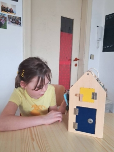 v kroužku sociálních dovedností zaměřili na rozvoj jemné motoriky