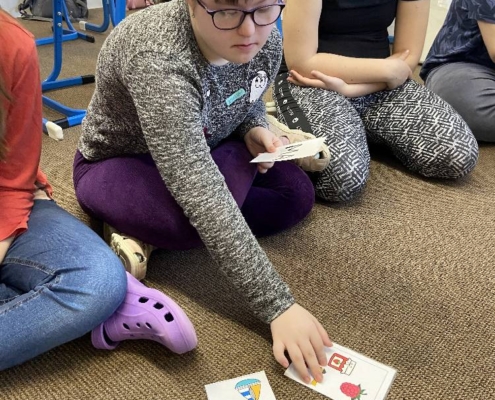 Hra se slabikami procvičování sluchové analýzy písmen a slabik