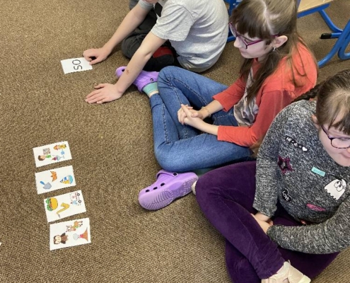 Hra se slabikami procvičování sluchové analýzy písmen a slabik