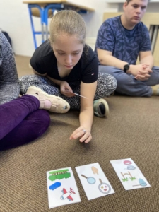 Hra se slabikami procvičování sluchové analýzy písmen a slabik