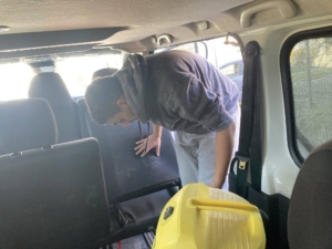 Jarní úklid školního auta