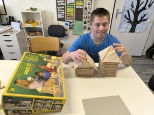 individuální výuka, koncert, divadlo, plavání, pracovní činnosti