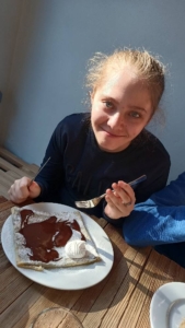 za všechnu školní dřinu užili odměnu ve formě skvělé snídaně v mléčném baru