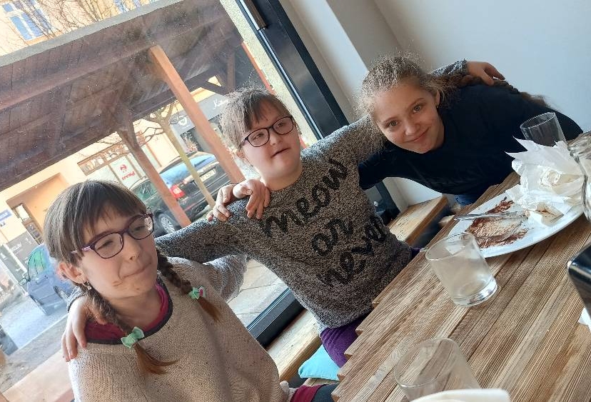 za všechnu školní dřinu užili odměnu ve formě skvělé snídaně v mléčném baru