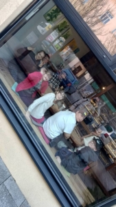 za všechnu školní dřinu užili odměnu ve formě skvělé snídaně v mléčném baru