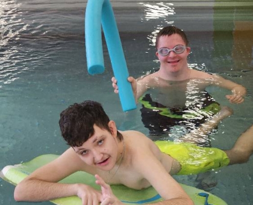 Někdo plave, někdo cvičí