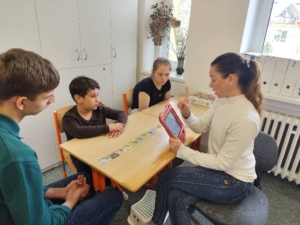 poznávala různé zvuky na iPadu