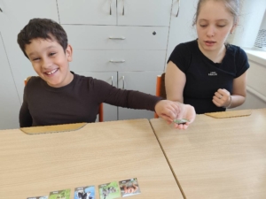 poznávala různé zvuky na iPadu
