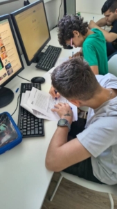 učení, venkovní tělocvik, výtvarná výchova, taneční a hlavně, přáníčka ke Dni matek
