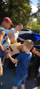 starší pomohli těm mladším správně vytřídit odpad