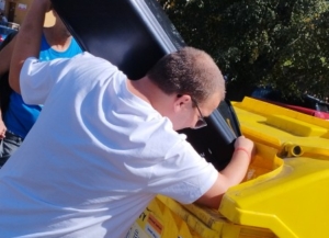 starší pomohli těm mladším správně vytřídit odpad
