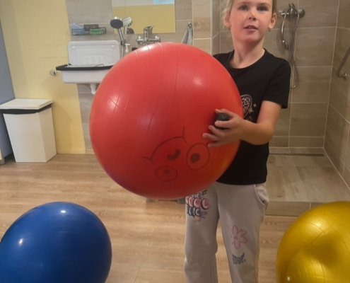 mnoho aktivit, učení, sportu, užili si lekci taneční, třídili jsme odpady a také jsme navštívili divadlo